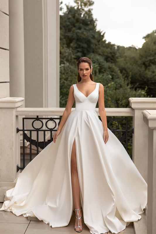 Monroe classic 5303 wedding gown